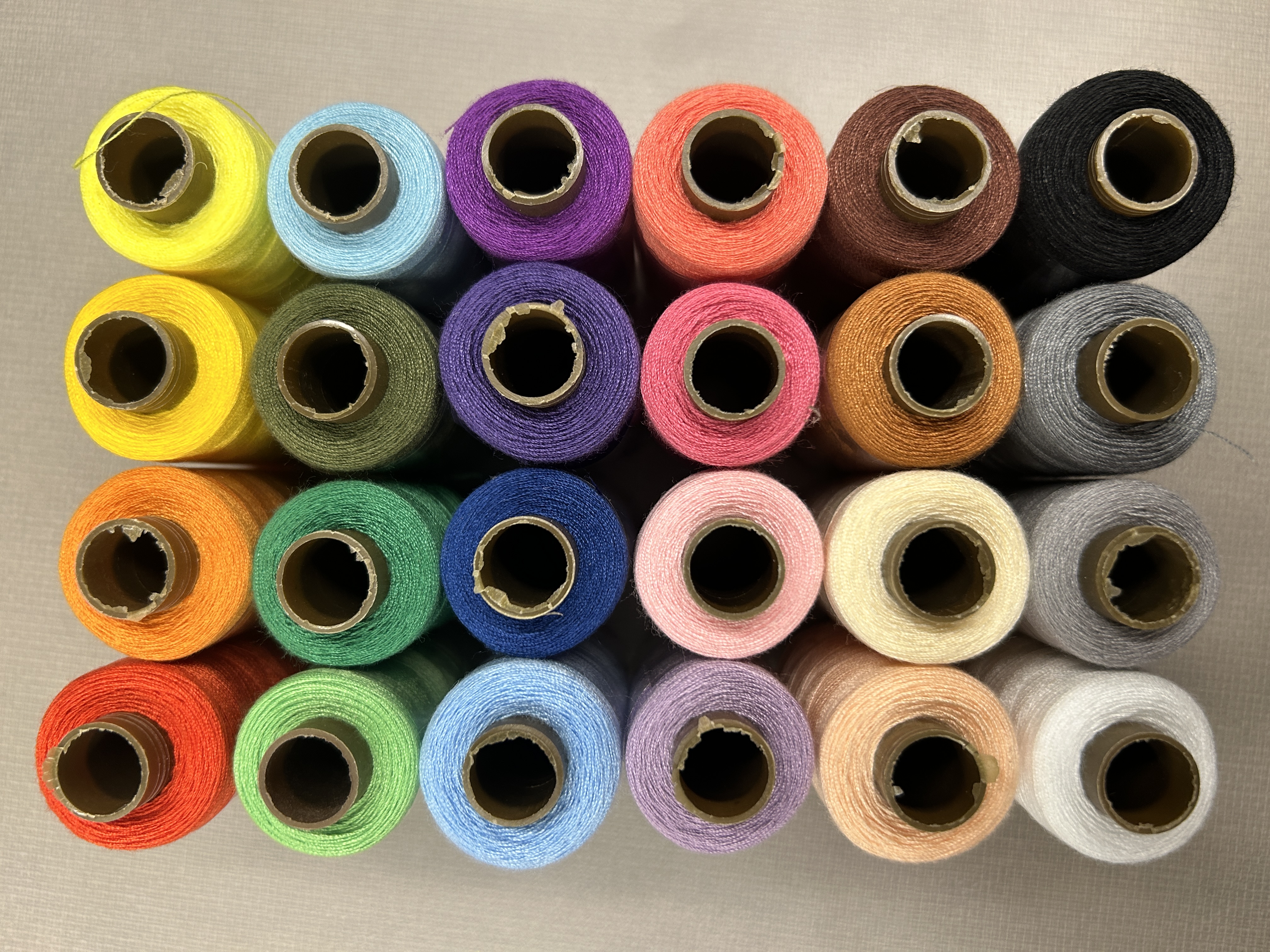 A photo of the thread SPL offers arranged by color