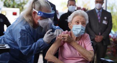 Elderly patient receiving vaccine